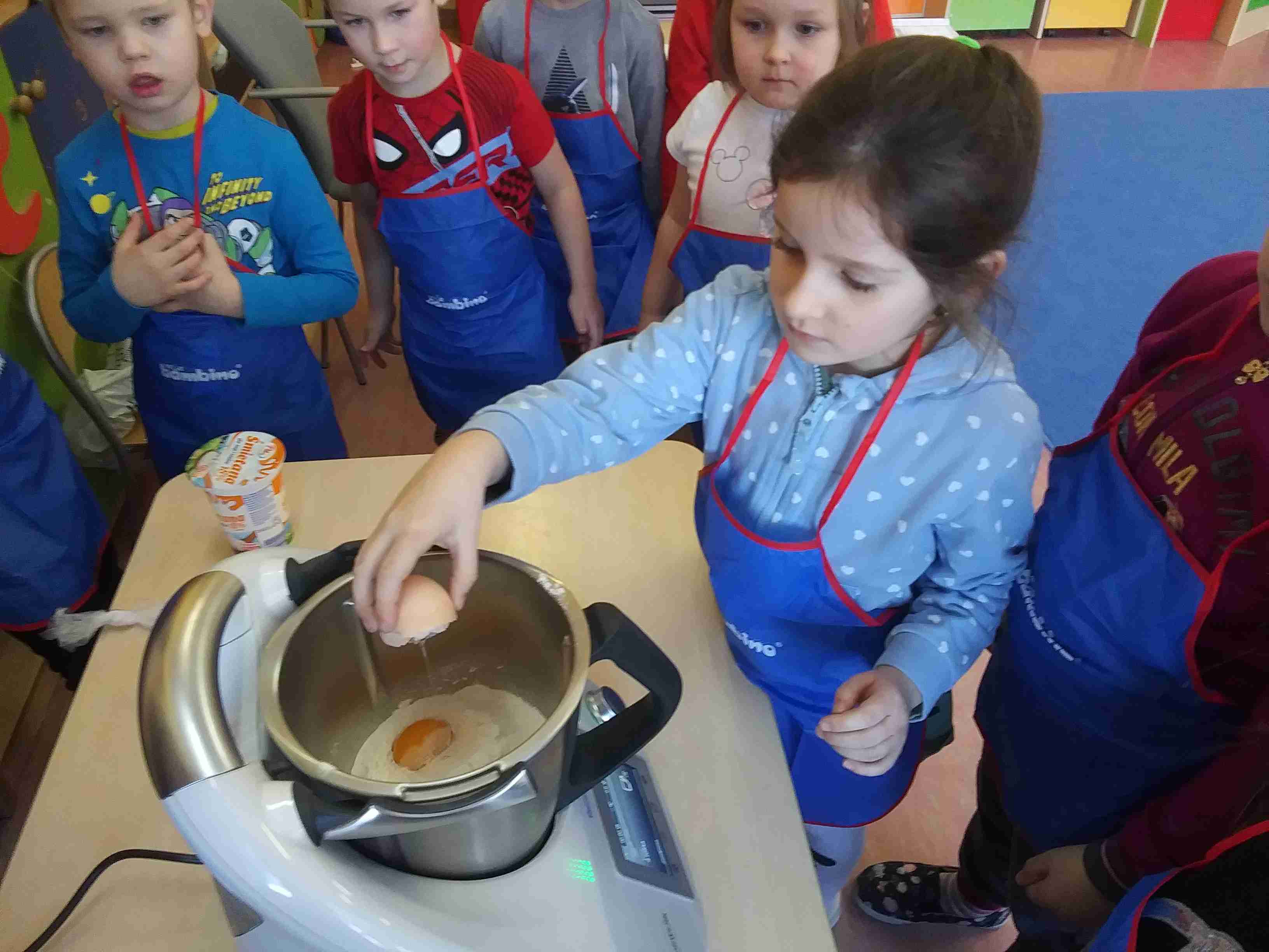 FERIE W PRZEDSZKOLU - TŁUSTY CZWARTEK (5,6 LATKI)