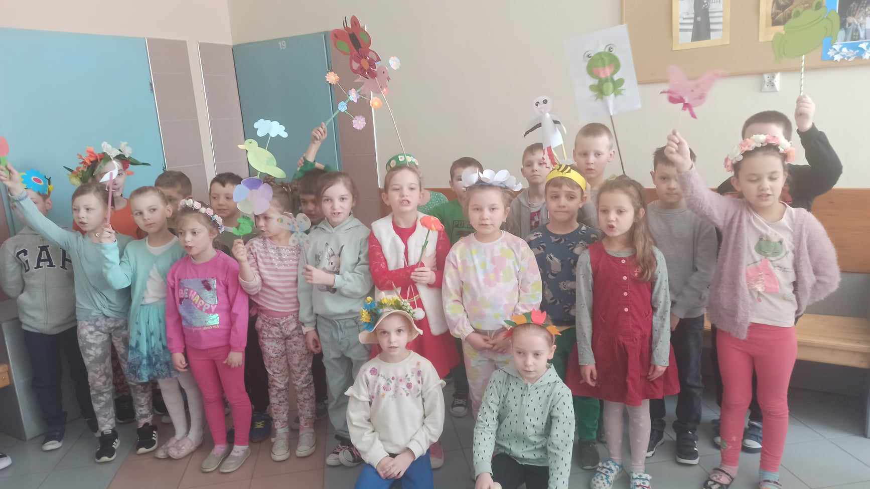 POWITANIE WIOSNY PRZEZ UCZNIÓW EDUKACJI WCZESNOSZKOLNEJ
