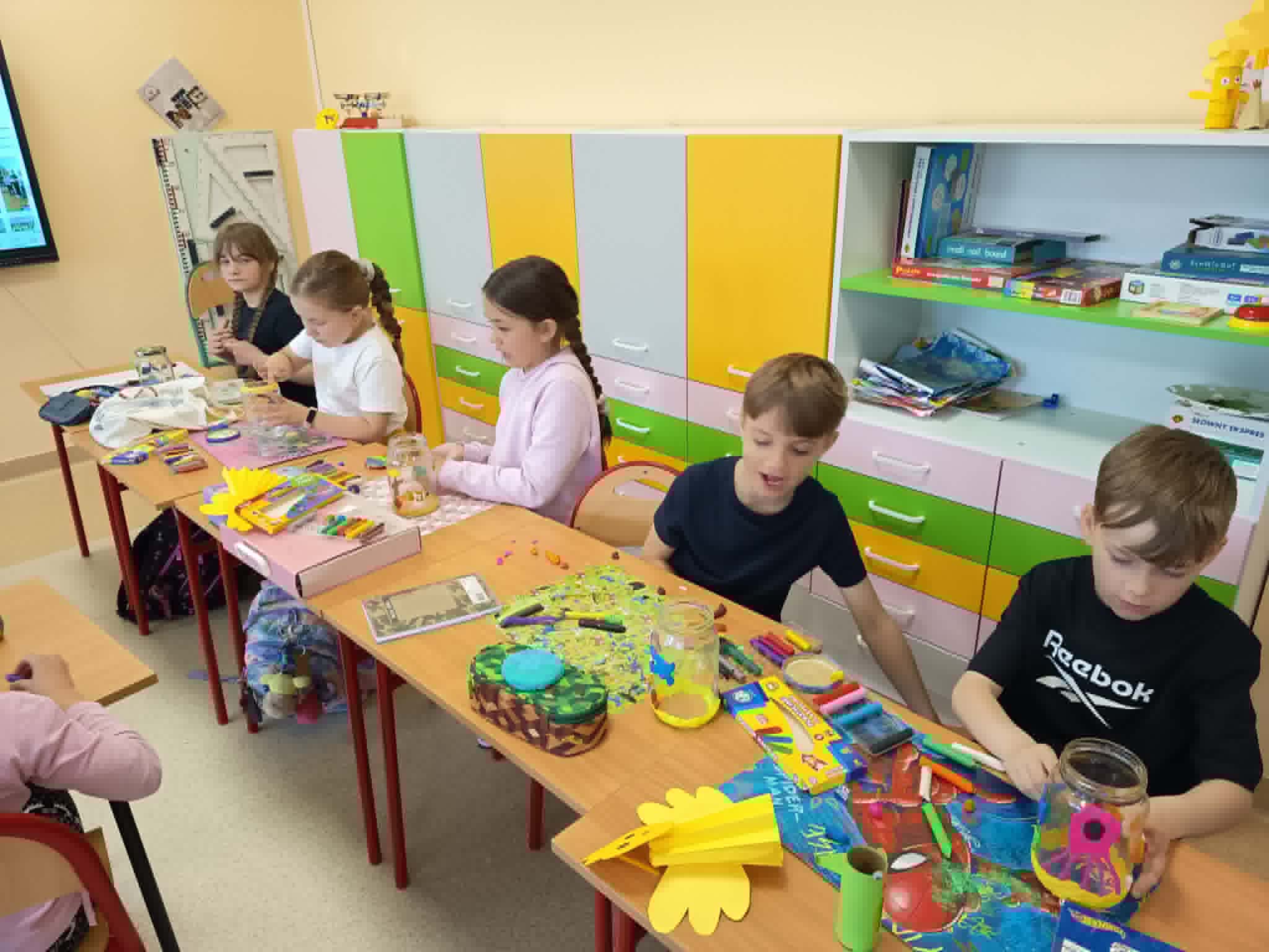 ZADANIE nr 4: Letnie warsztaty terapeutyczne -  ,,Opowieści z piasku i koloru’’.