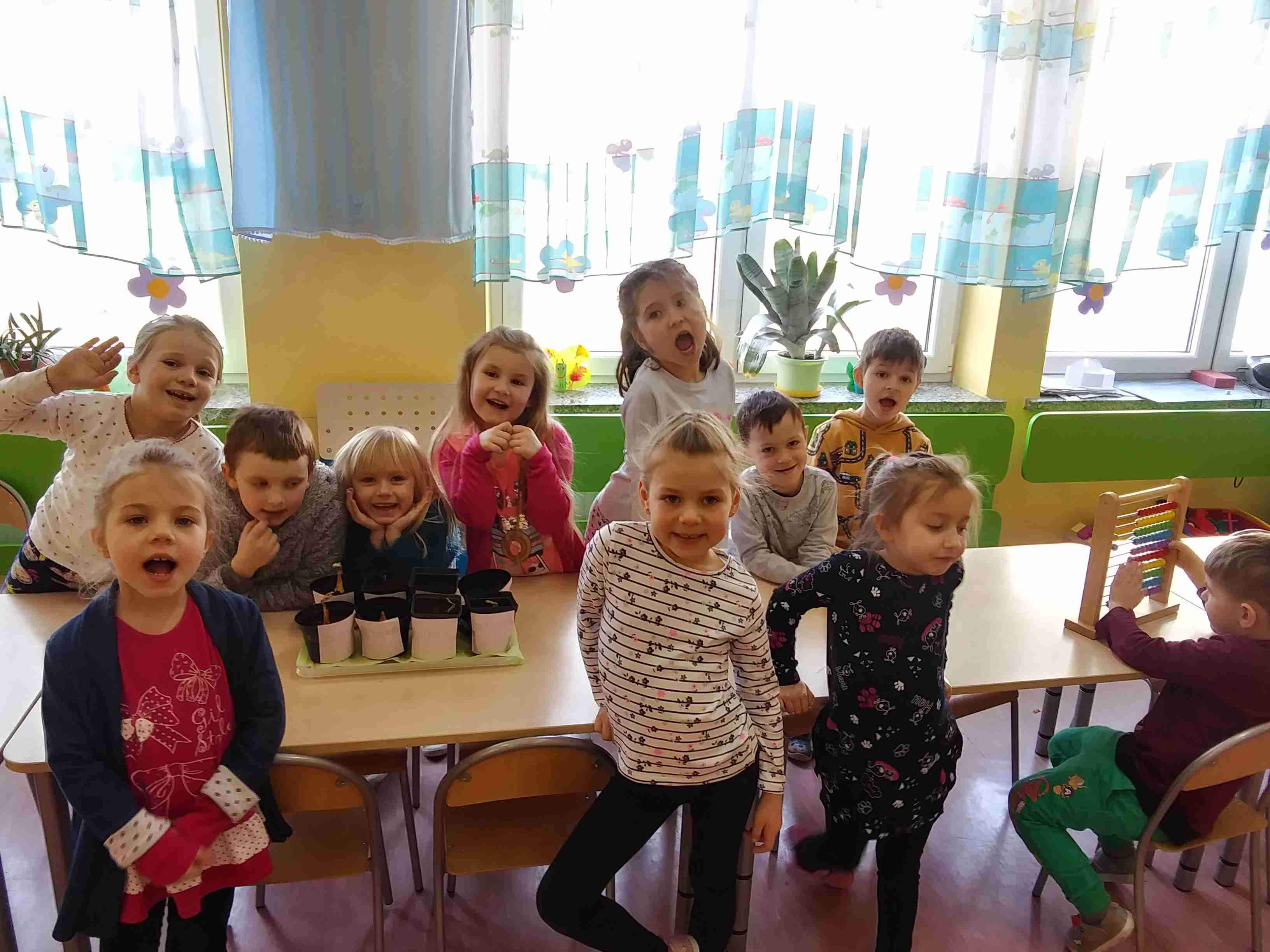 ZAJĘCIA OGRODNICZE - SADZIMY CEBULKĘ:)