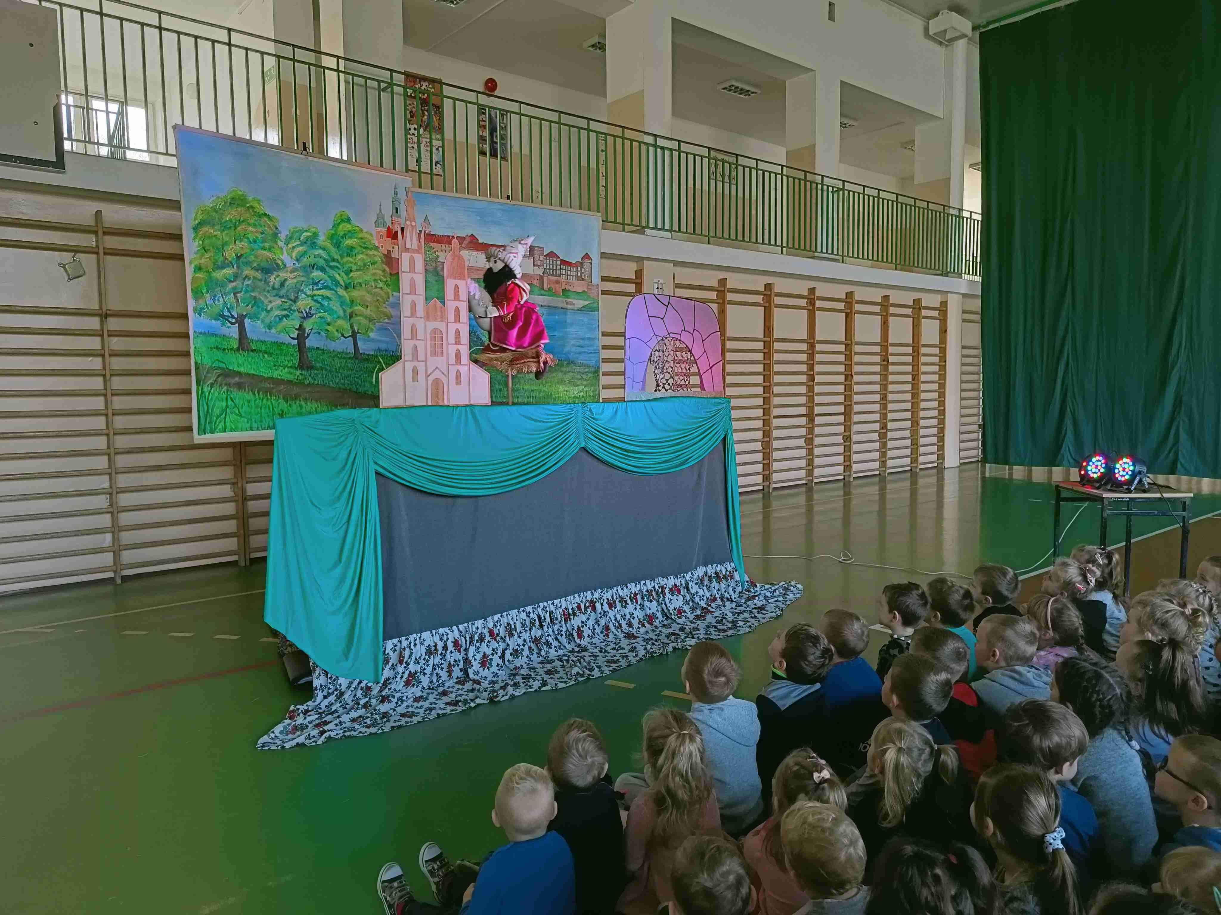 TEATRZYK - "LEGENDA O SMOKU WAWELSKIM"