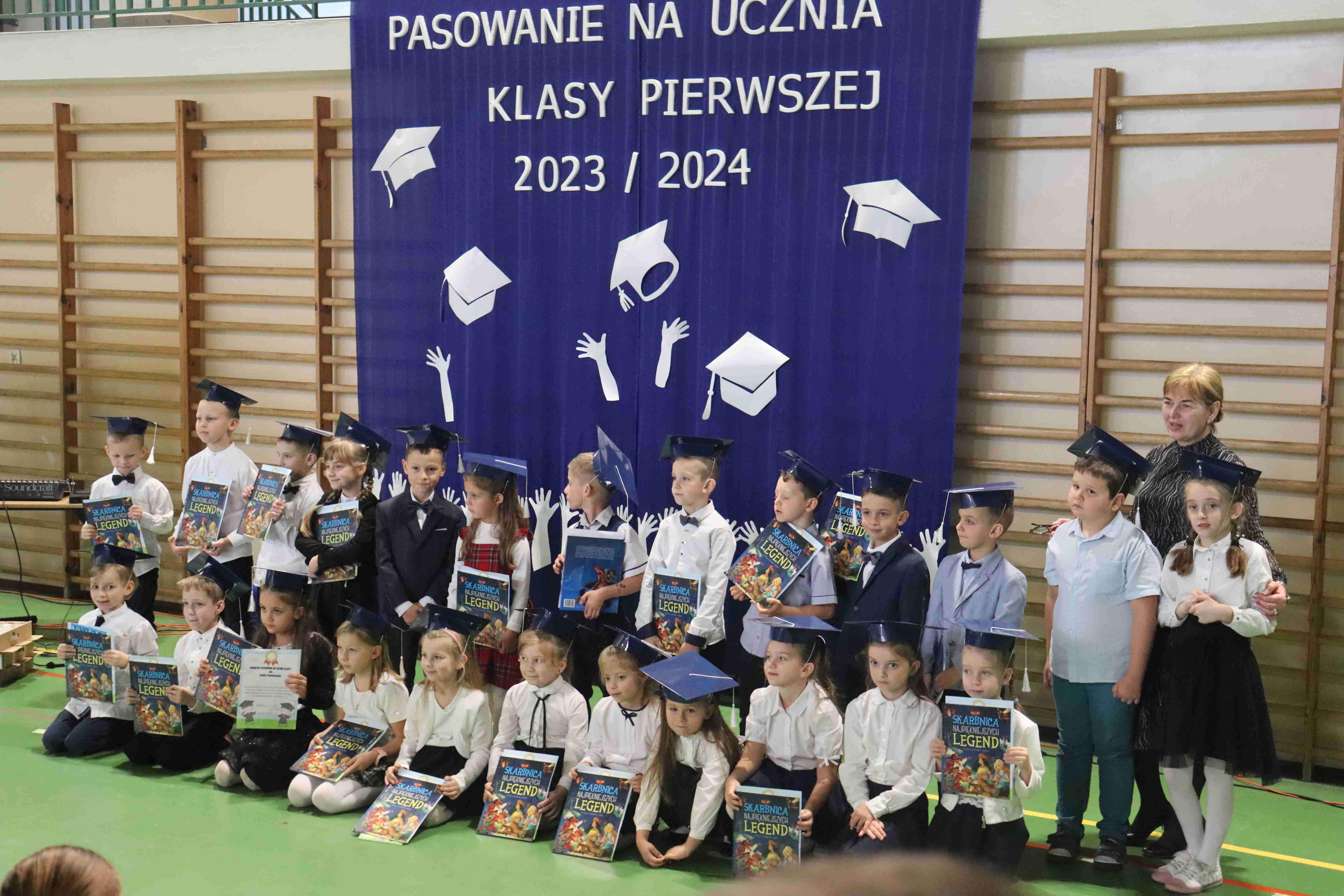 UROCZYSTE PASOWANIE NA UCZNIA KLASY PIERWSZEJ - ŚLUBUJEMY!