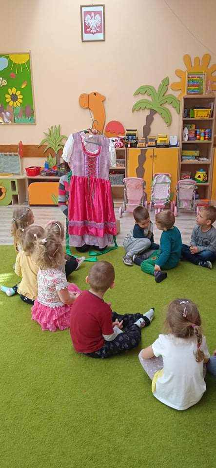 DZIEŃ POSTACI Z BAJEK - 3,4 LATKI