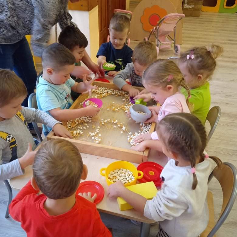 ZAJĘCIA SENSORYCZNE - 3,4 LATKI